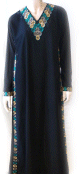 Abaya noire avec broderies (motifs vert, jaune et taupe) et son echarpe assortie