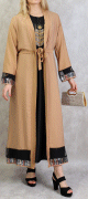 kimono long orne de tulle et strass de couleur beige