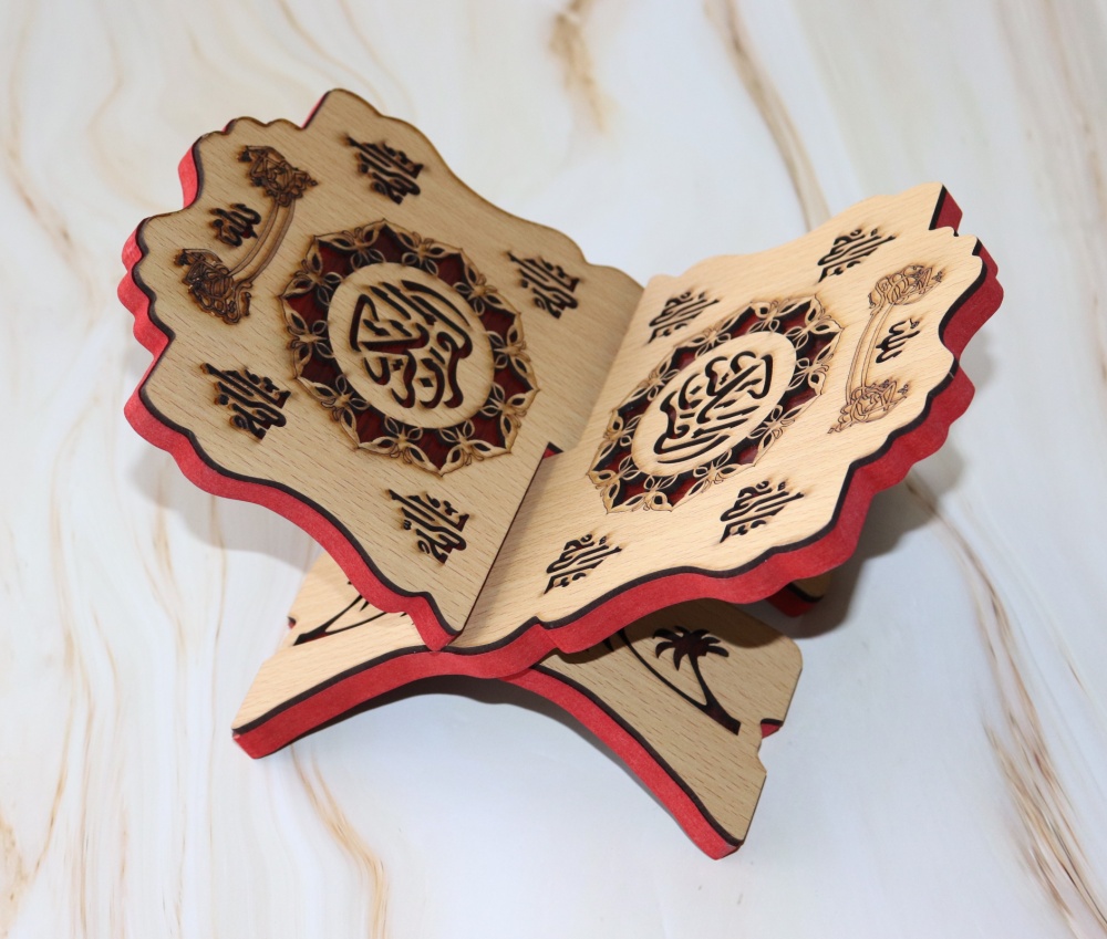 Petit Porte Coran traditionnel en bois décoré - Support Livre (20 x 15 cm)  - Objet de décoration ou oeuvre artisanale sur