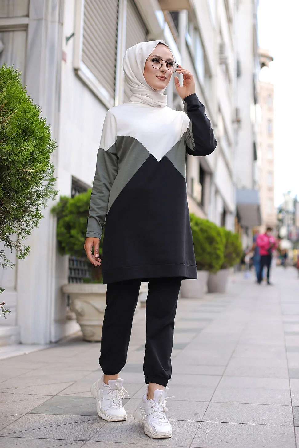 Collection Femme - Ensemble hijab avec jupe, pantalon et jogging sport