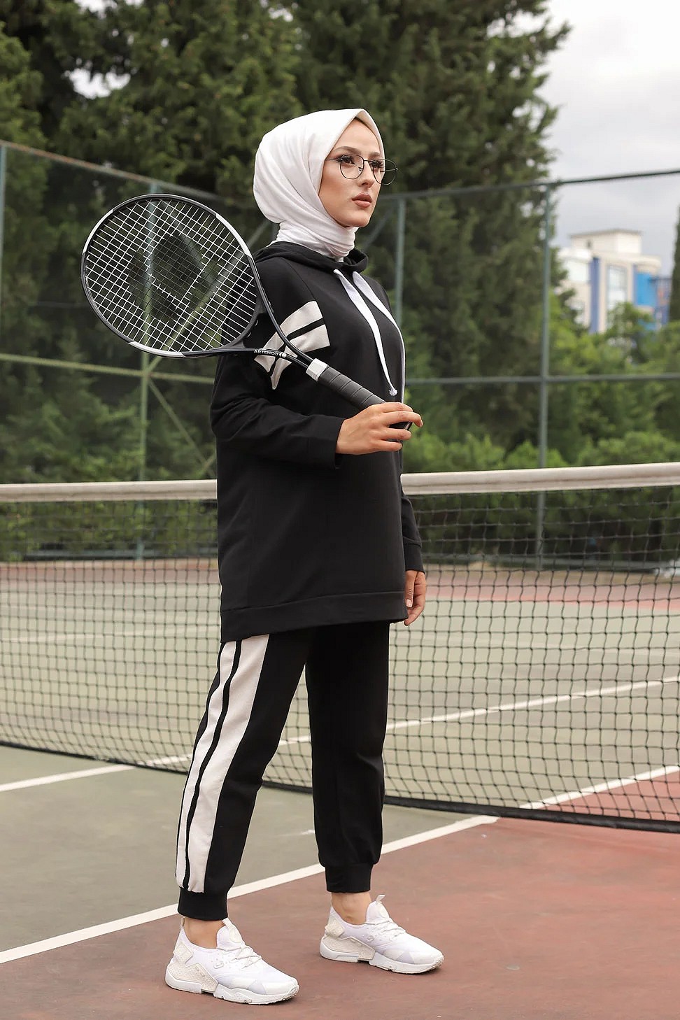 Survêtement femme (Ensemble sport Sweat à capuche et Pantalon) - Couleur  Blanc et Beige