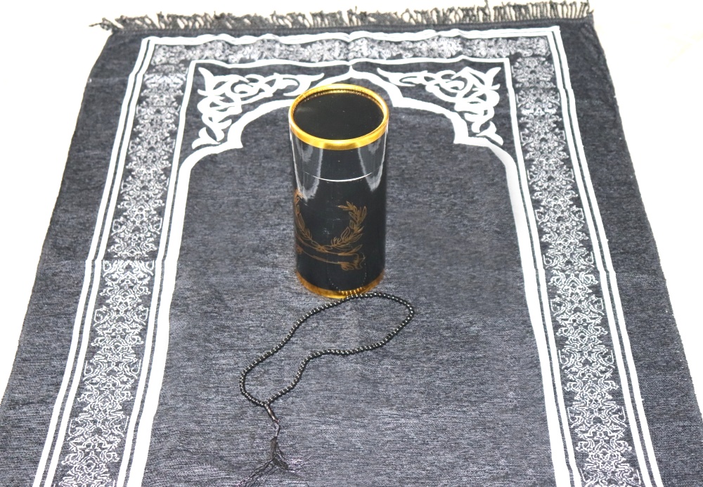 Tapis de prière pour enfant musulman décoré avec parties brillantes -  Couleur gris - Objet de décoration ou oeuvre artisanale sur