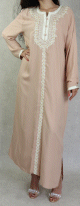 Robe longue avec broderies et strass style caftan marocaine pour femme - Couleur Beige