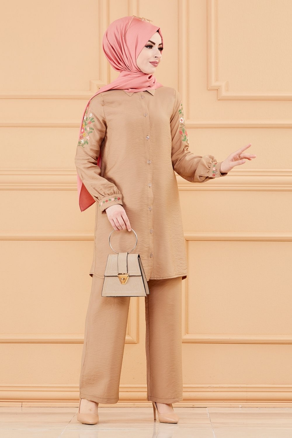 Ensemble style habillé pour femme (tunique/chemise avec broderie et  pantalon) - Couleur beige