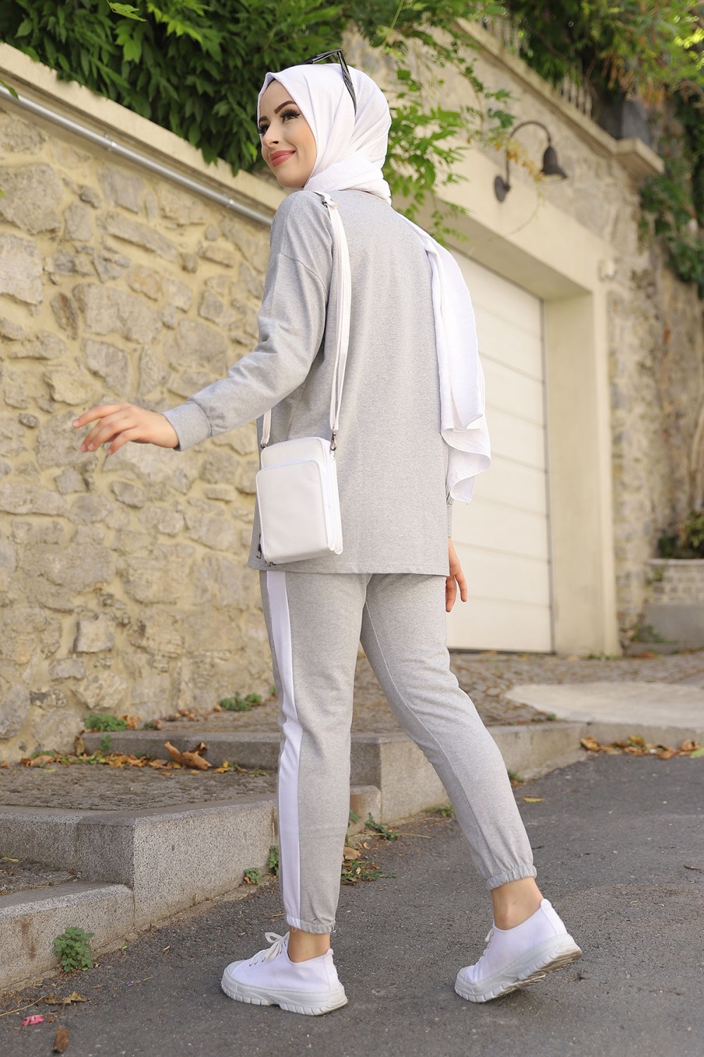 Survêtement femme 2 pièces de couleur gris clair chiné (Tenue décontractée  et pour le sport - Grande taille disponible)