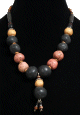 Collier ethnique artisanal imitation boules multicolores et multiformes agrementees de perles en bois et de tubes noirs