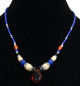 Collier ethnique artisanal imitation perles multicolores avec une pierre rouge comme pendentif