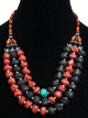 Collier ethnique artisanal trois rangs, imitation pierres trois couleurs et perles agencees de pieces argentees